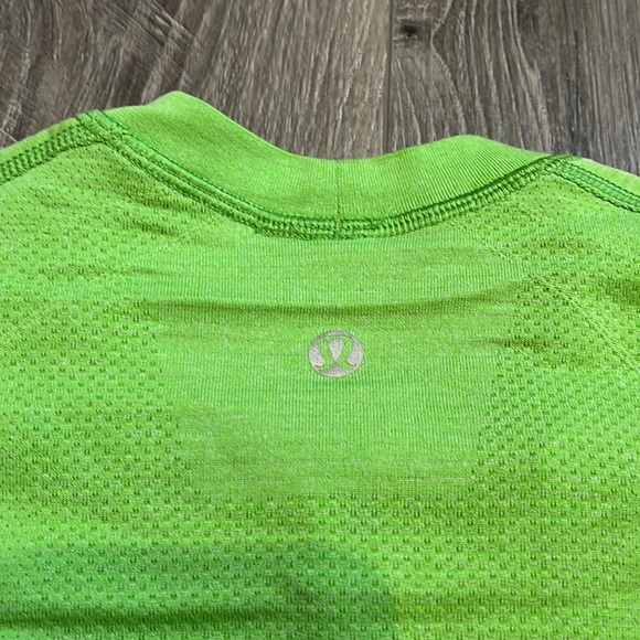 Lululemon Metal Vent Tech LS - Picture 4 of 4